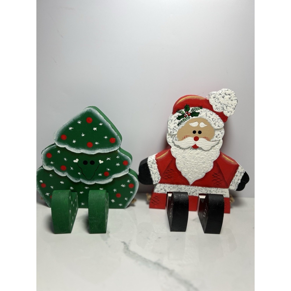 Santa Clause Shelf Sitter And Christmas Tree